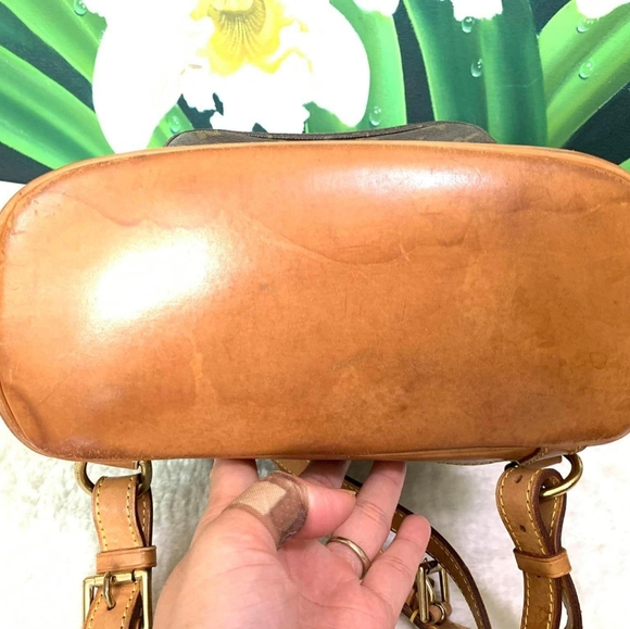 Authentic Louis Vuitton Montsouris MM - Picture 9 of 12